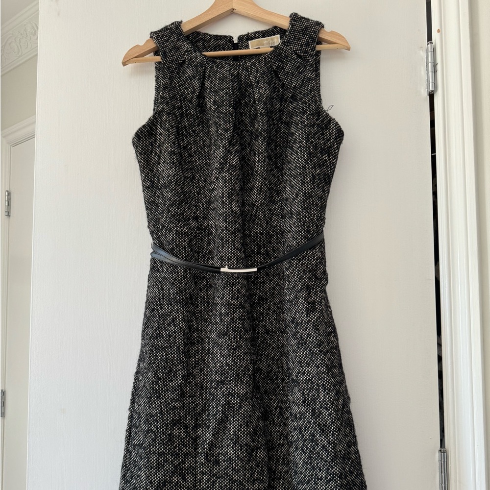 Classic sleeveless wool dress
